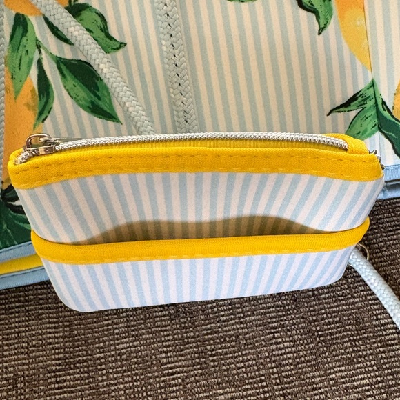 NWT AH•DORNED New York Emily Lemon Print Neoprene Tote - Picture 2 of 11